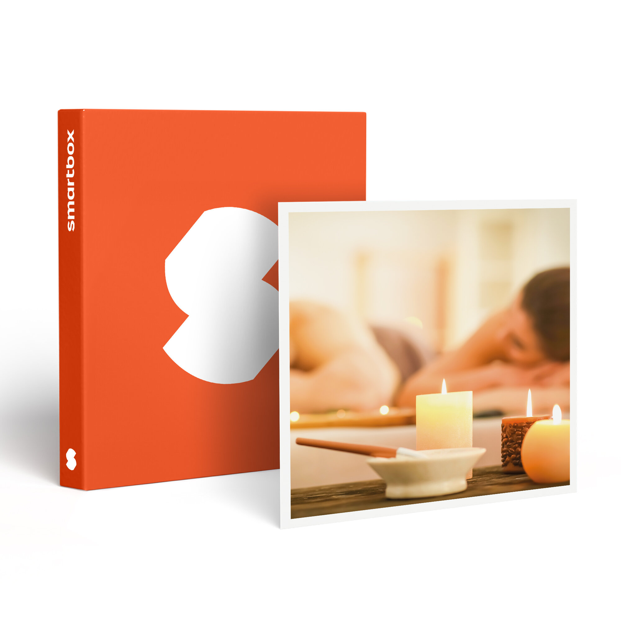 Imagen: Una escena de spa con velas, una persona borrosa en el fondo y una caja naranja con un logotipo blanco.
