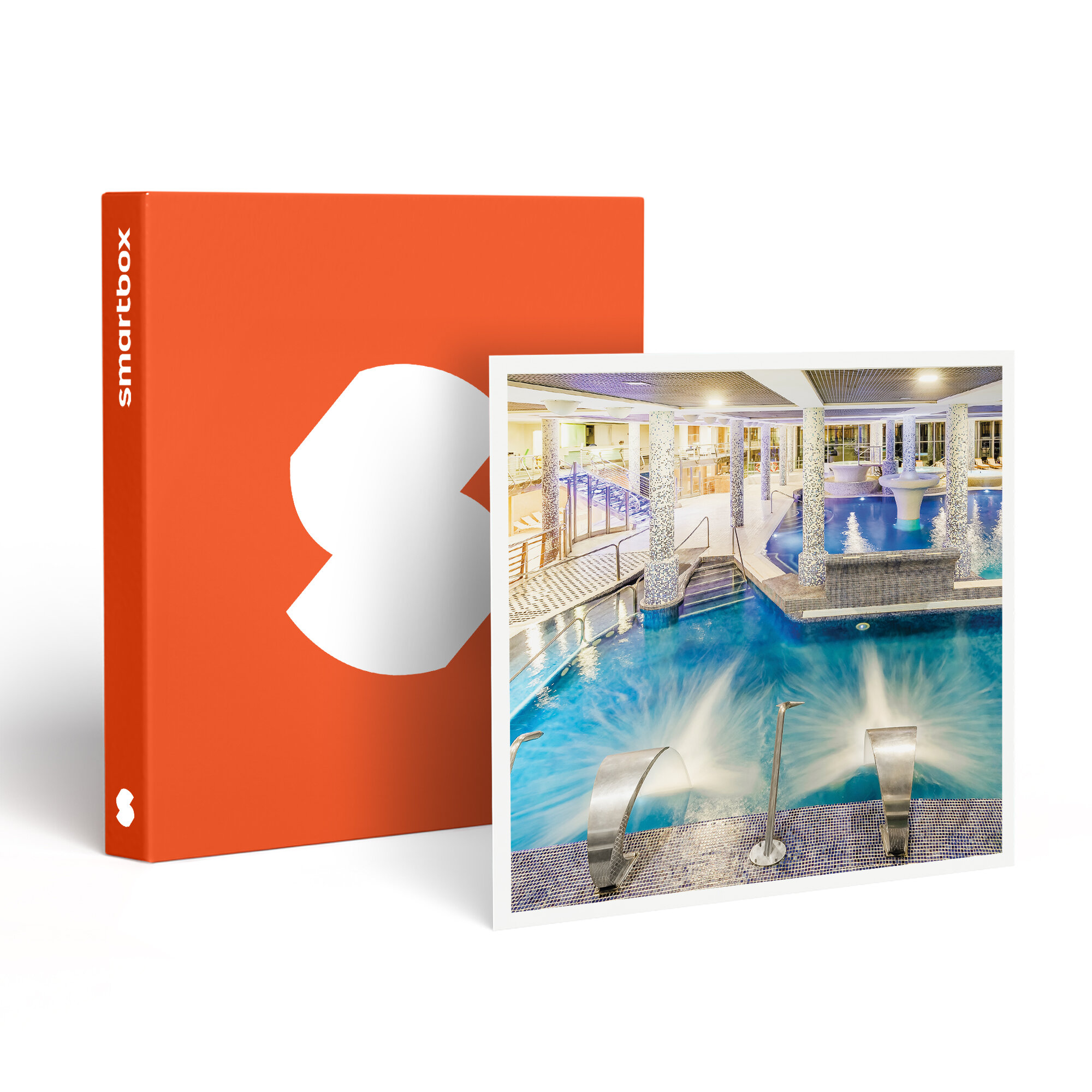 Una caja naranja con un logotipo blanco junto a una foto de una piscina de spa con chorros de agua. La piscina es azul.