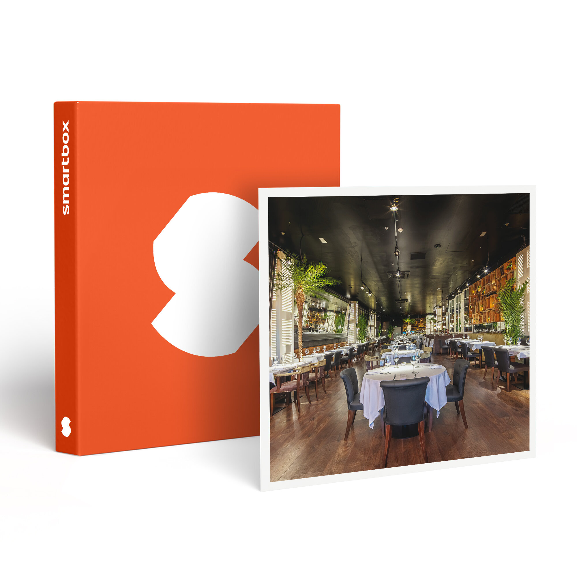 Un Smartbox naranja junto a una imagen enmarcada. La imagen muestra el interior de un restaurante con mesas y sillas.
