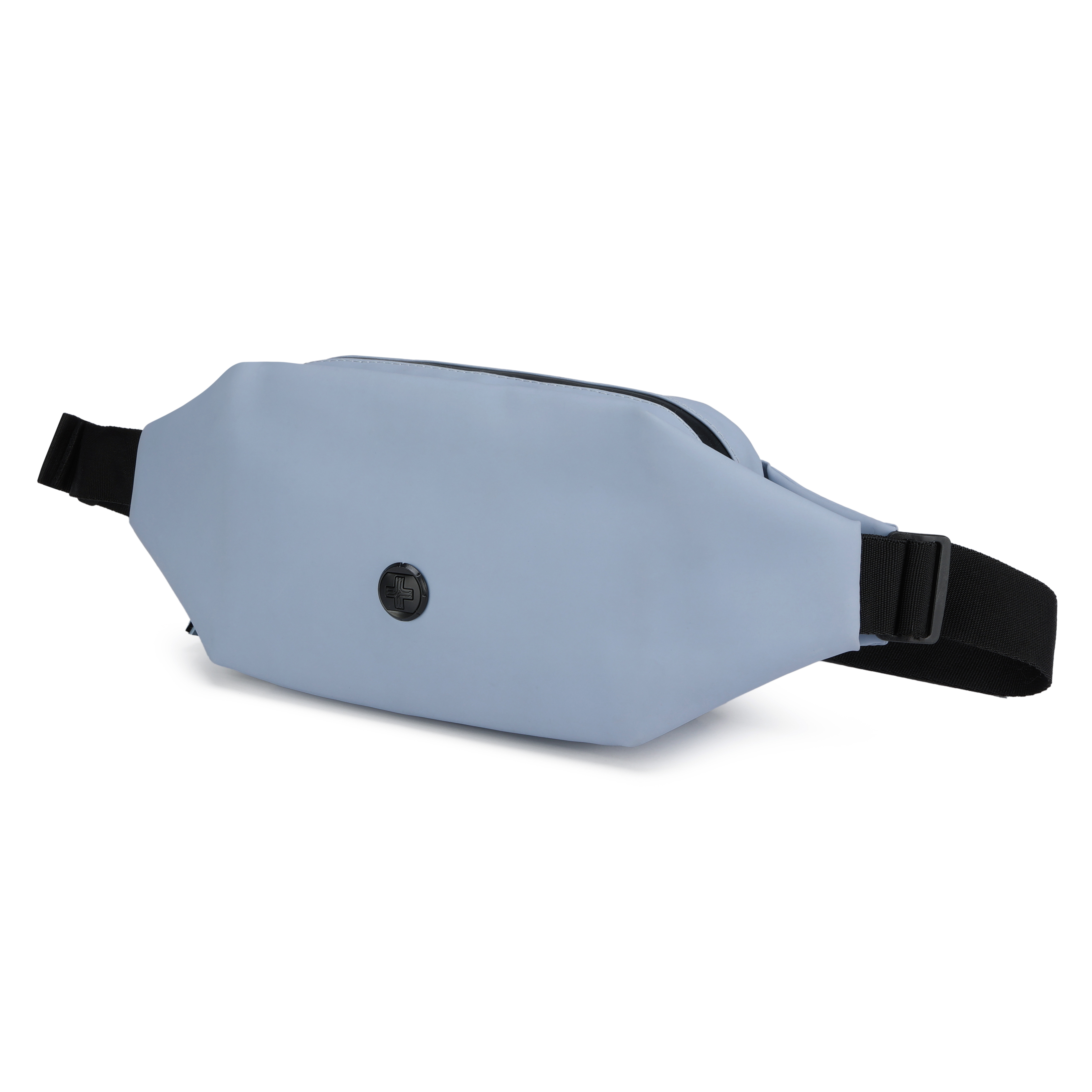 Marsupio azzurro chiaro con cinghie nere e stemma nero. Su sfondo bianco.
