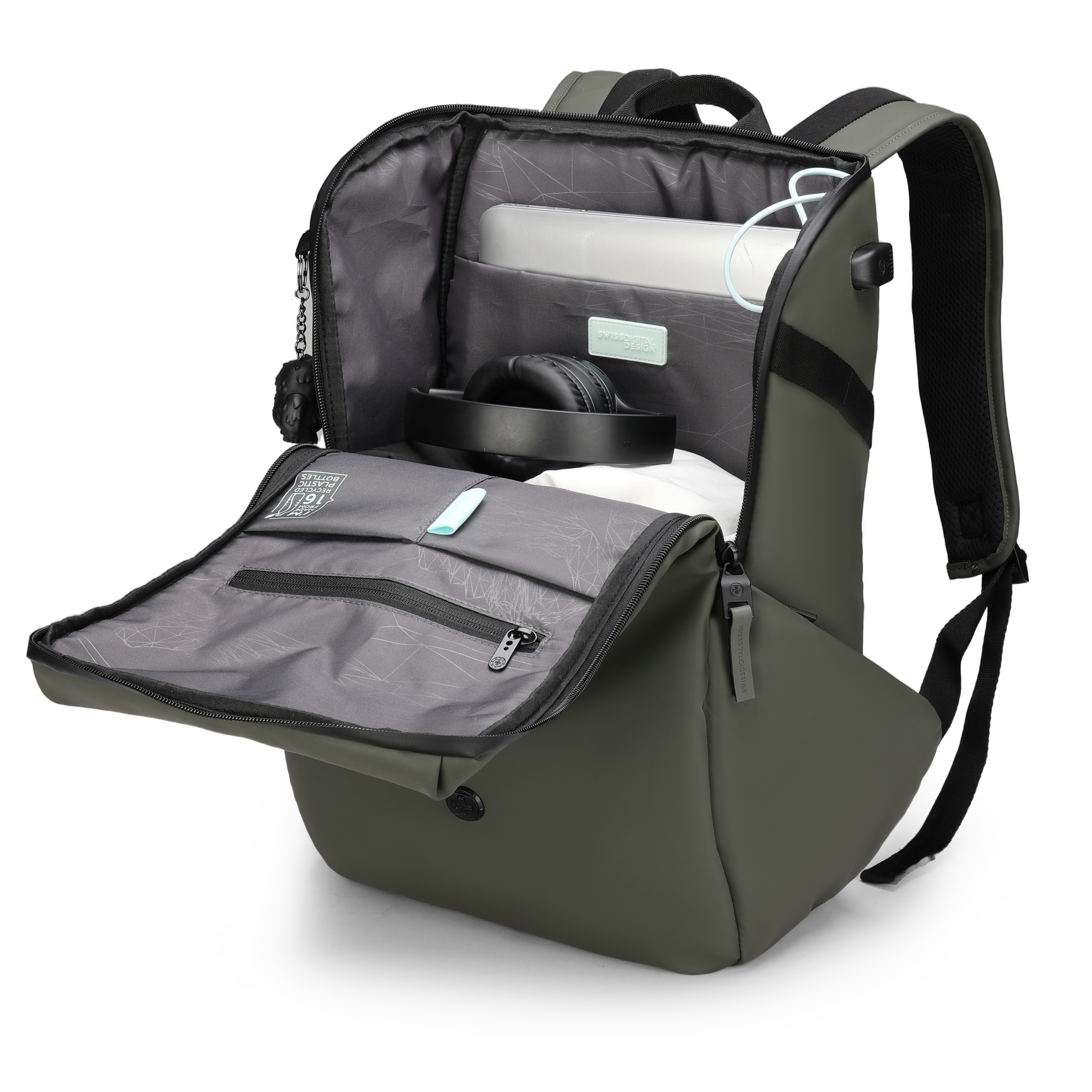 Zaino verde oliva aperto con cuffie, laptop e accessori. Cinghie nere e sfondo bianco.