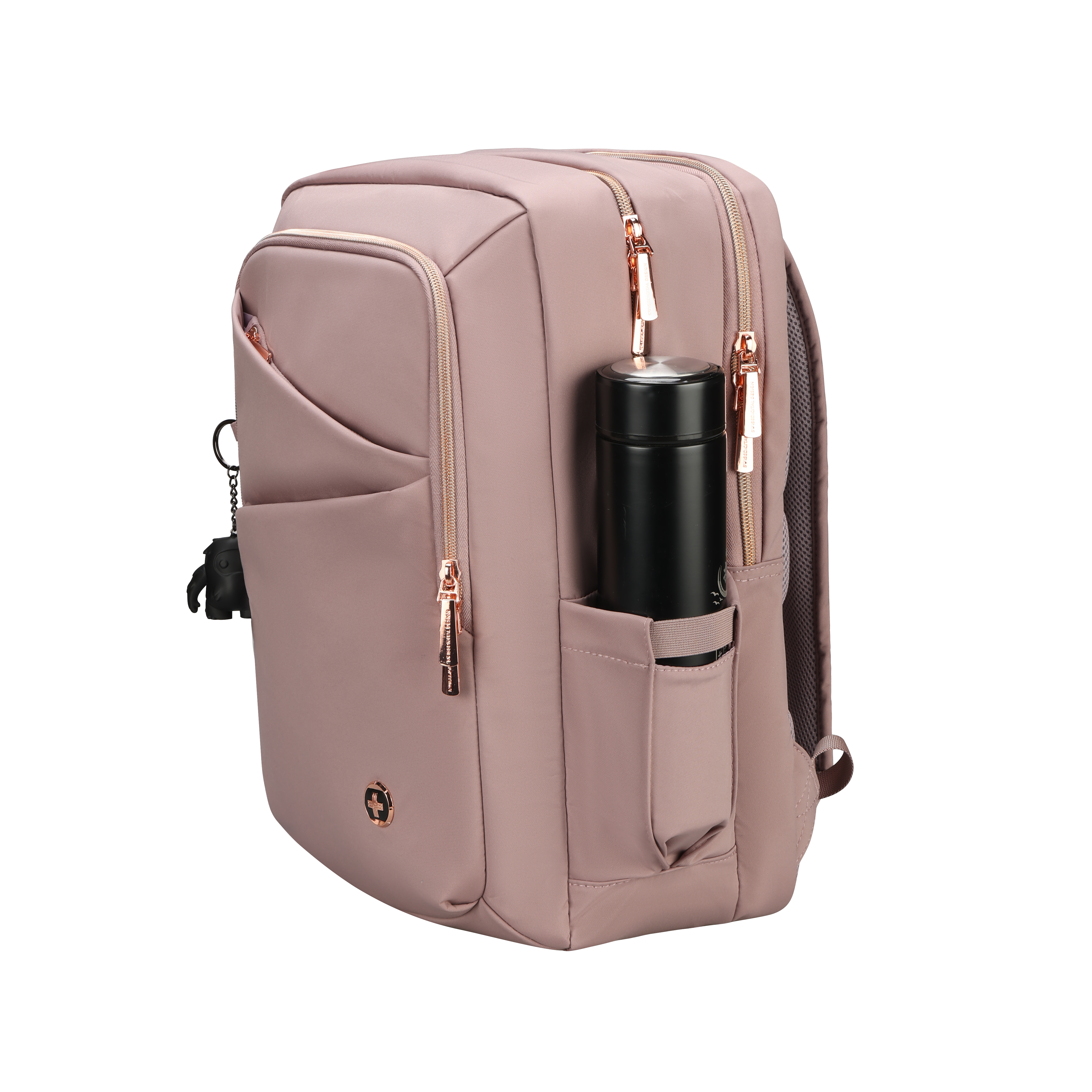 Uno zaino rosa con cerniere color oro rosa e una bottiglia d'acqua nera nella tasca laterale.