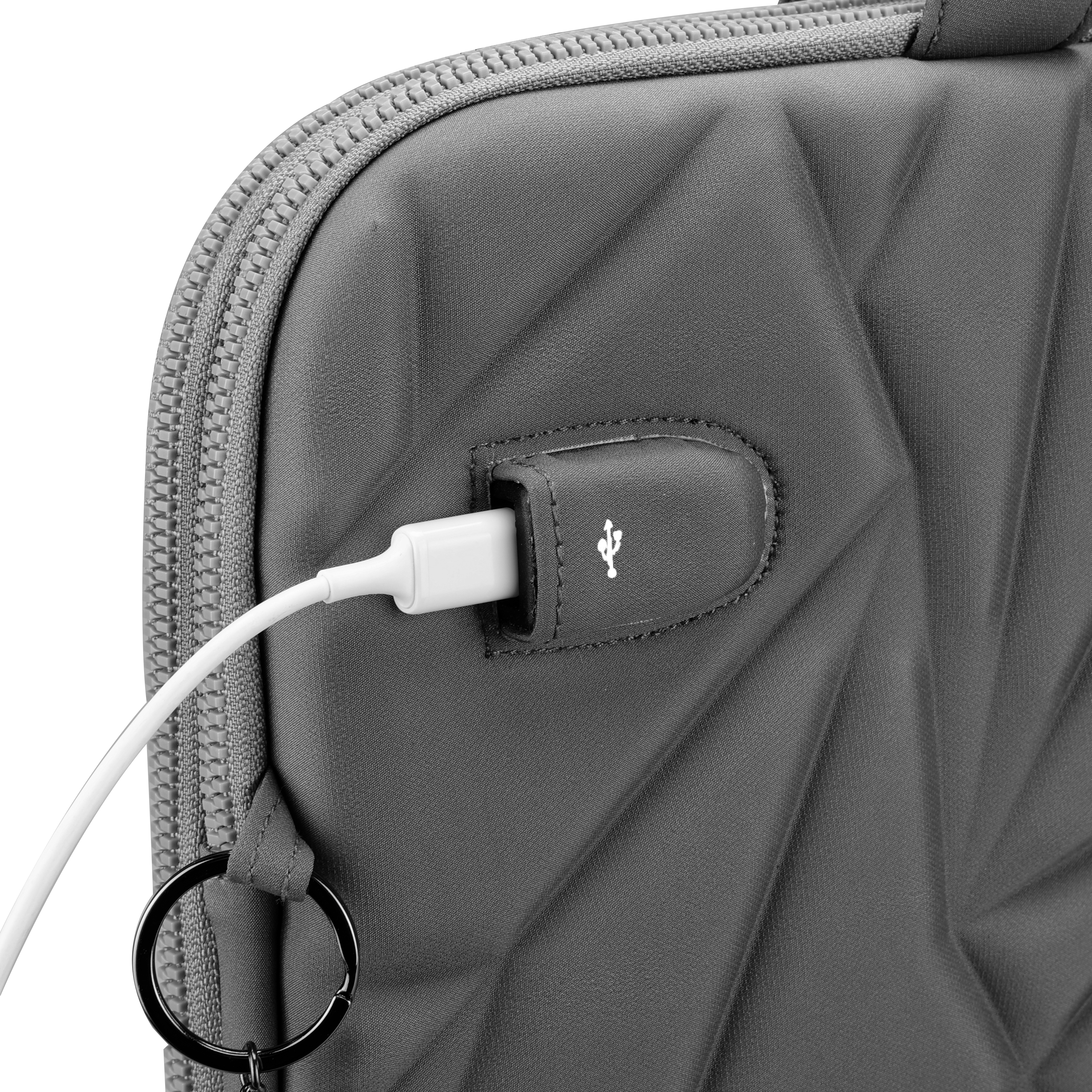 Una borsa grigia con porta USB. Un cavo bianco è inserito. Visibili una cerniera e un portachiavi.