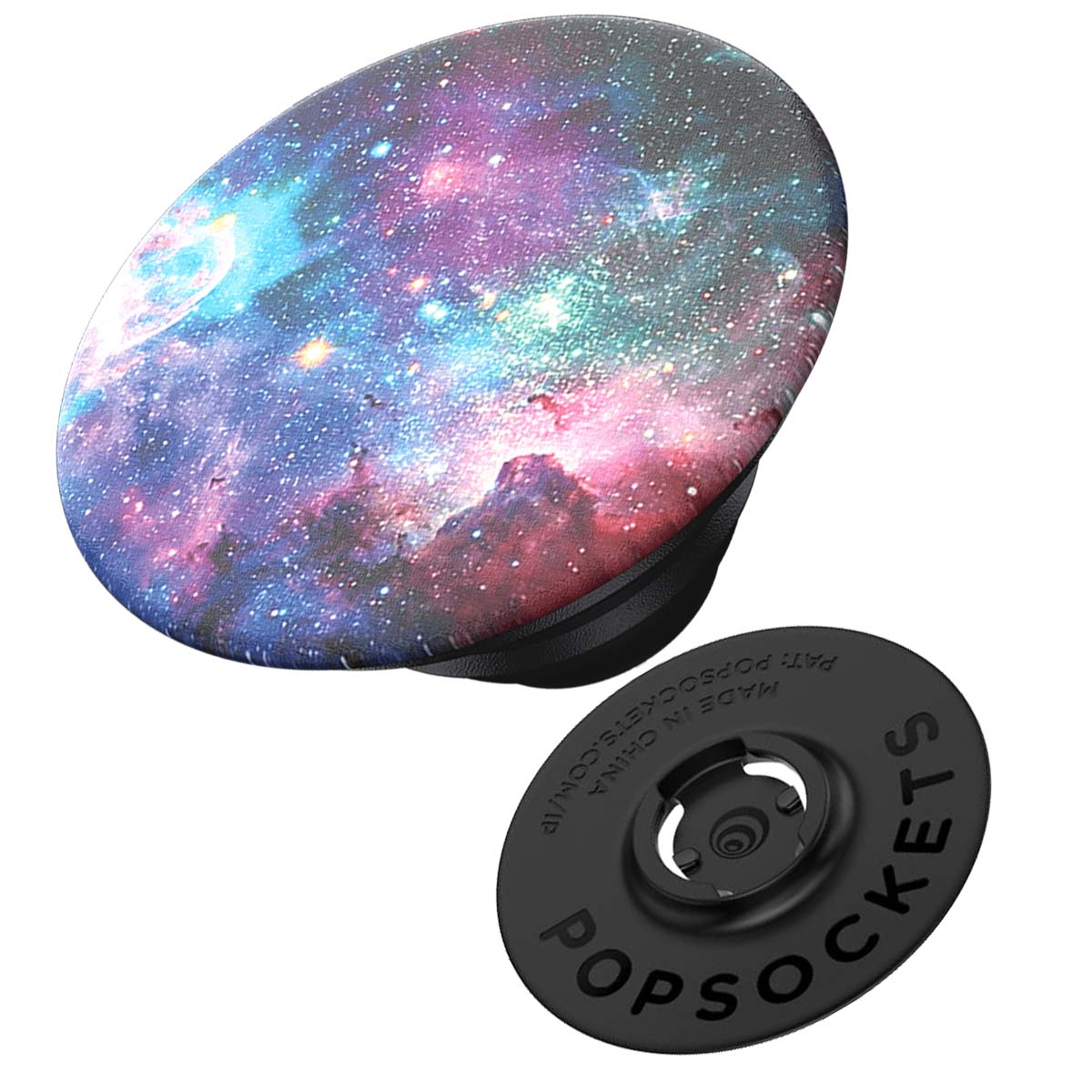 Un agarre para teléfono PopSockets con diseño de galaxia. Está separado, mostrando la base y la parte superior con la imagen de la galaxia.