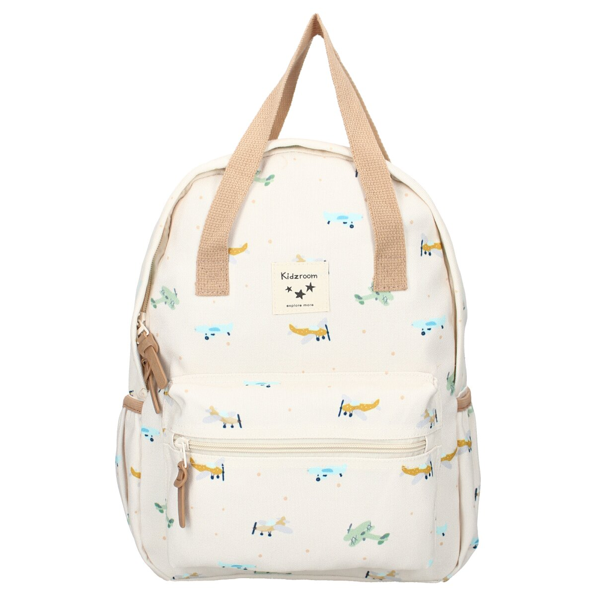 Cremefarbener Rucksack mit Flugzeugmustern. Er hat braune Träger, eine Vordertasche und das Kidzroom-Logo.