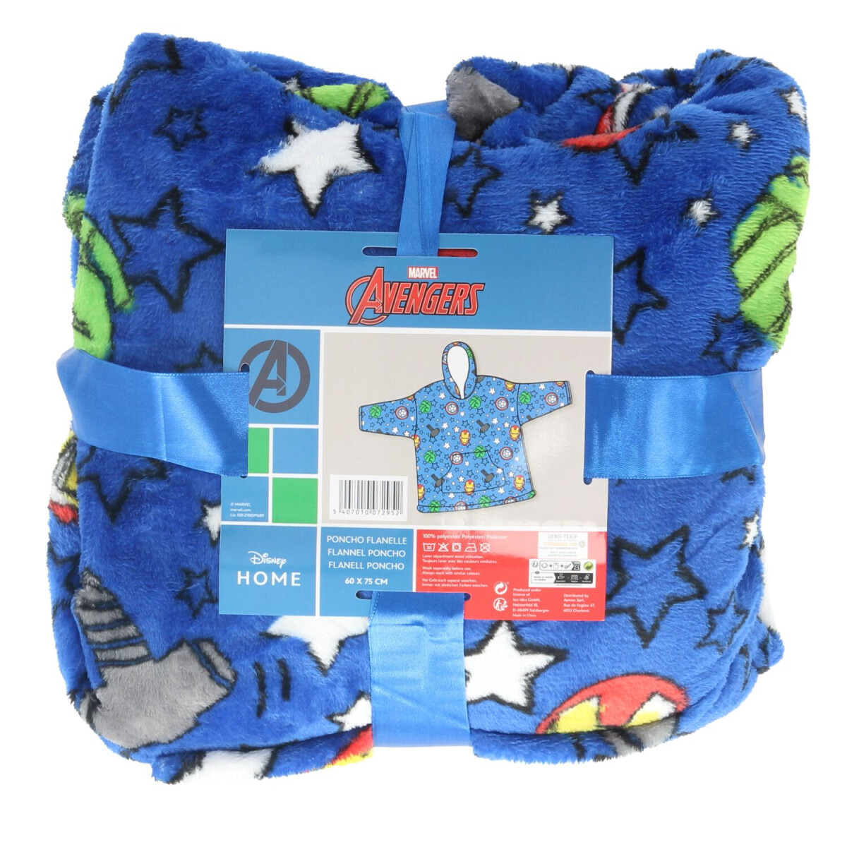 Ein blaues Avengers-Poncho ist mit einem Etikett gebündelt. Der Poncho hat Stern- und Charaktermuster. Es ist mit einem blauen Band gebunden.