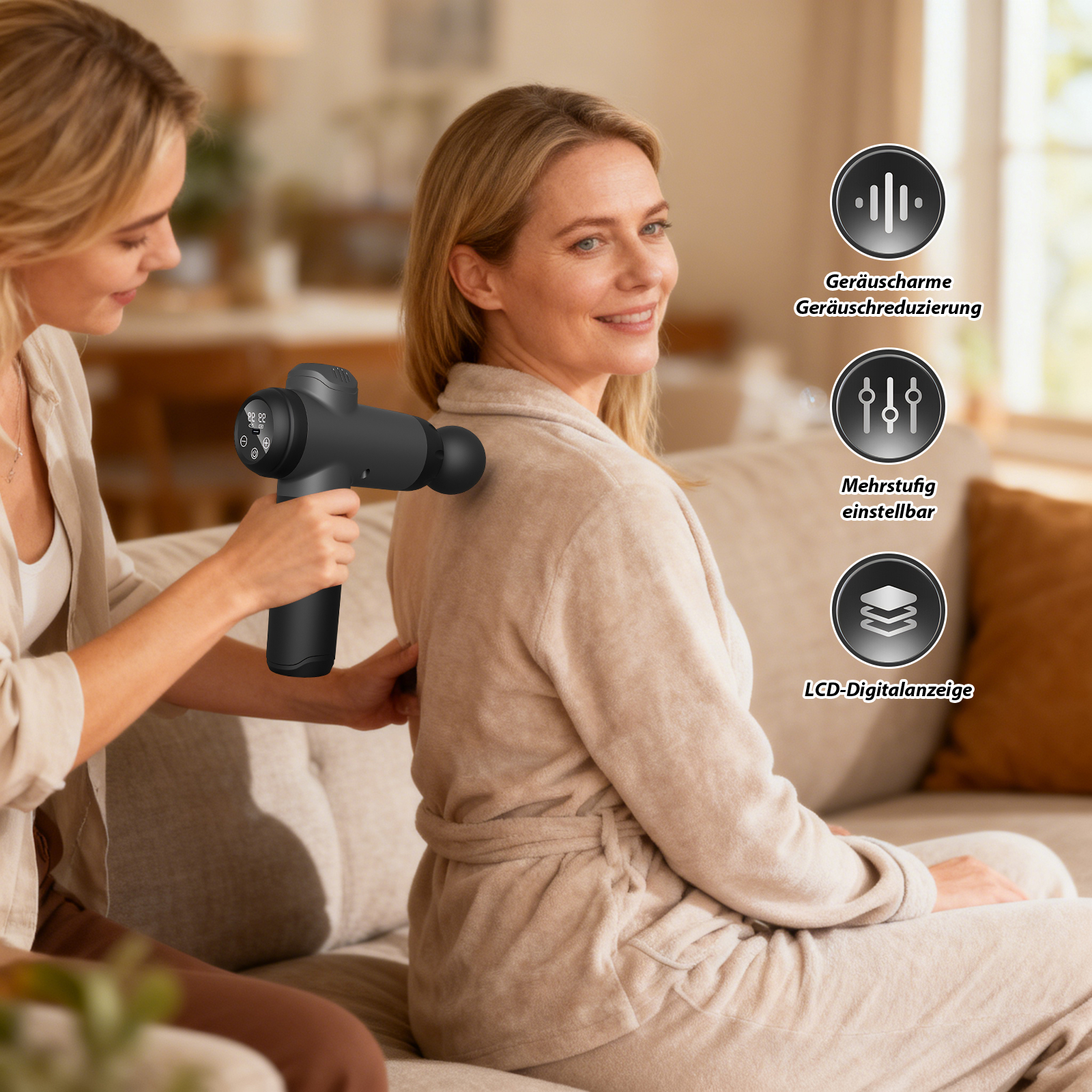 Eine Frau erhält eine Massage mit einem schwarzen Massagegerät. Eine andere Frau hält es. Symbole weisen auf Funktionen hin. Der Hintergrund ist unscharf.