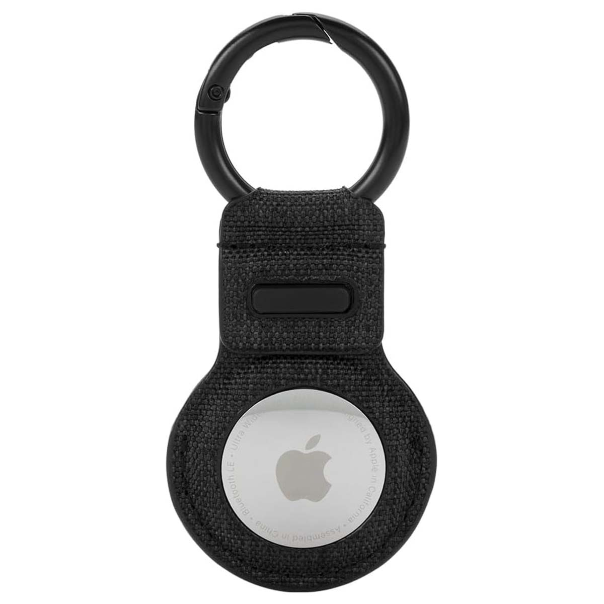 Un supporto nero per AirTag con moschettone. L'AirTag è argentato con un logo Apple. Il supporto è in tessuto nero.
