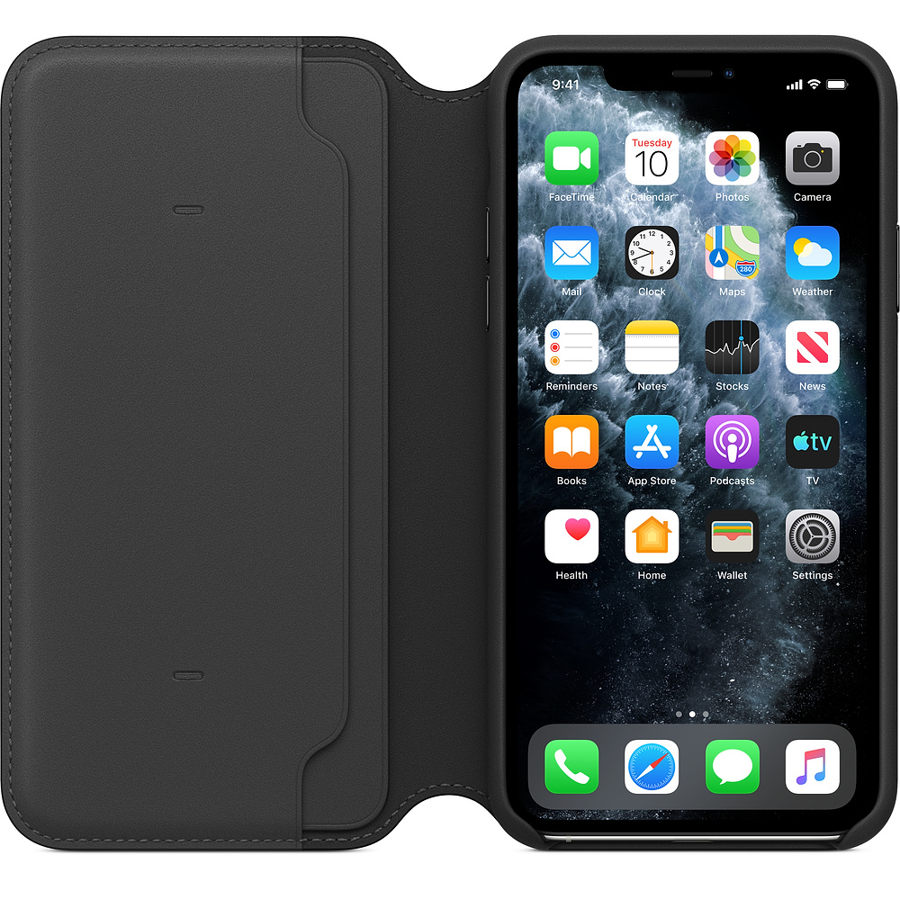 Un iPhone che mostra app è all'interno di una custodia folio nera. L'ora è 9:41. Le icone delle app includono FaceTime, Calendario, Mail e Impostazioni.