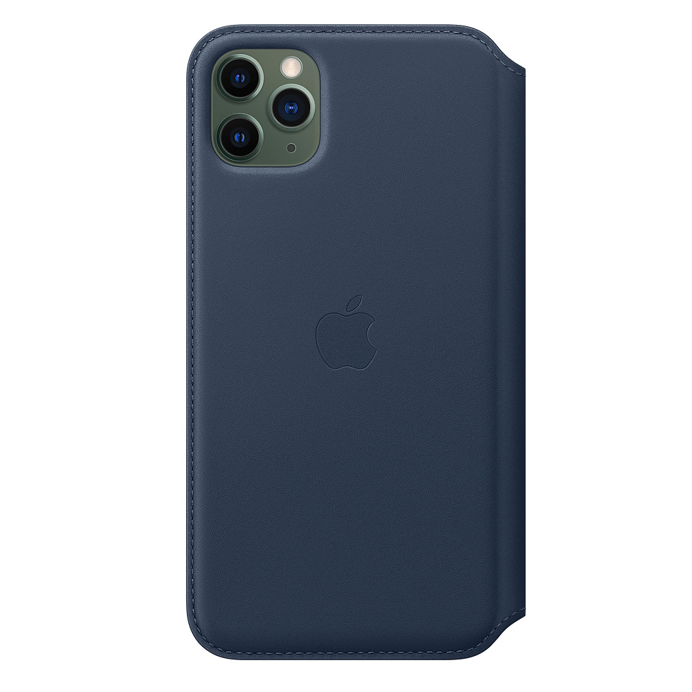 Eine dunkelblaue iPhone-Hülle. Sie hat das Apple-Logo und drei Kameralinsen. Die Hülle ist aus Leder und hat ein Folio-Design.