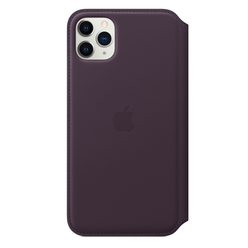 Dunkelviolette iPhone-Hülle mit Apple-Logo. Sie hat drei Kameralinsen und einen Blitz. Die Hülle scheint aus Leder zu sein.
