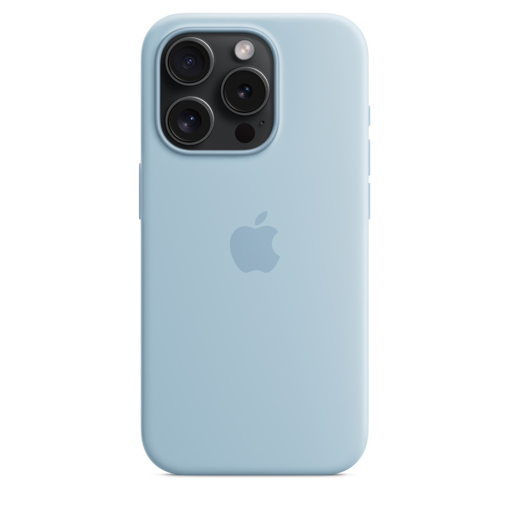 Een lichtblauwe iPhone met een beschermhoesje. De achterkant toont de cameralenzen en het Apple-logo.