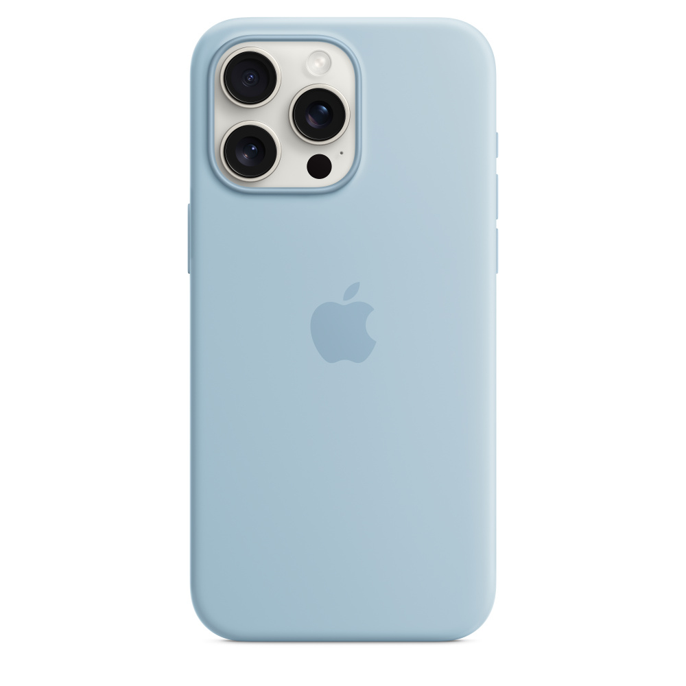 Een lichtblauwe iPhone met een drievoudige cameralens en een Apple-logo. De telefoon zit in een siliconen hoesje.