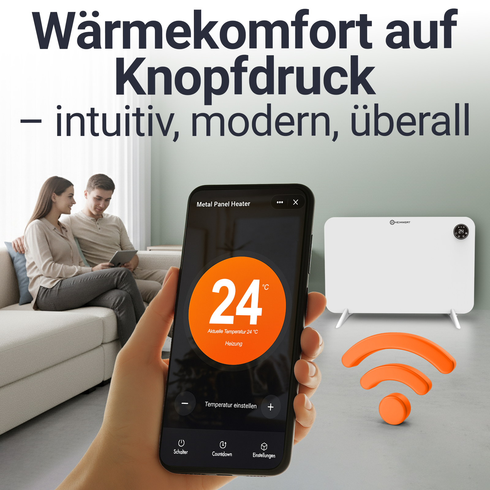 Eine Person hält ein Telefon mit Heizeinstellungen. Ein Paar sitzt auf einem Sofa. Ein weißer Heizlüfter und ein WLAN-Symbol sind sichtbar.