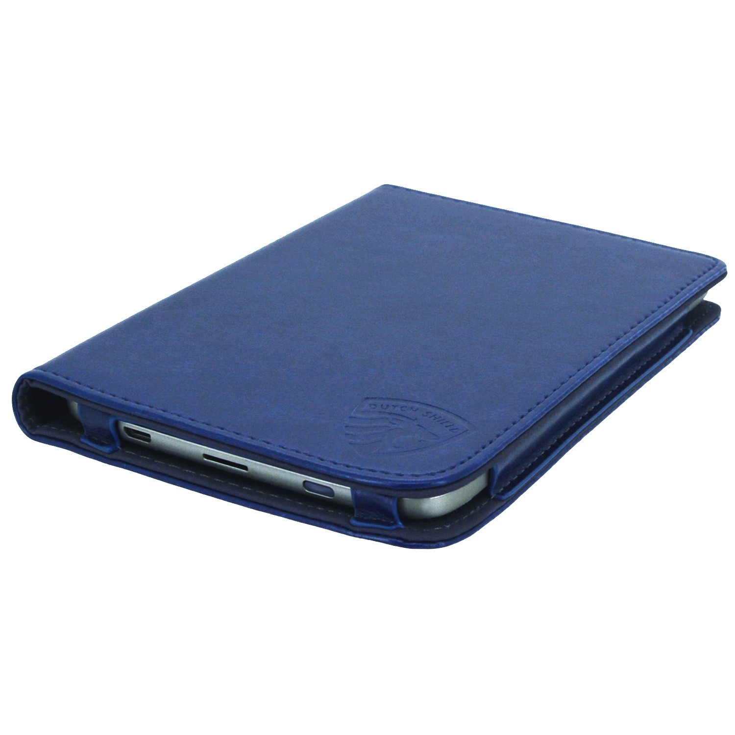 Een blauwe tablethoes, iets geopend om de tablet te onthullen. De hoes heeft een logo en ligt op een wit oppervlak.