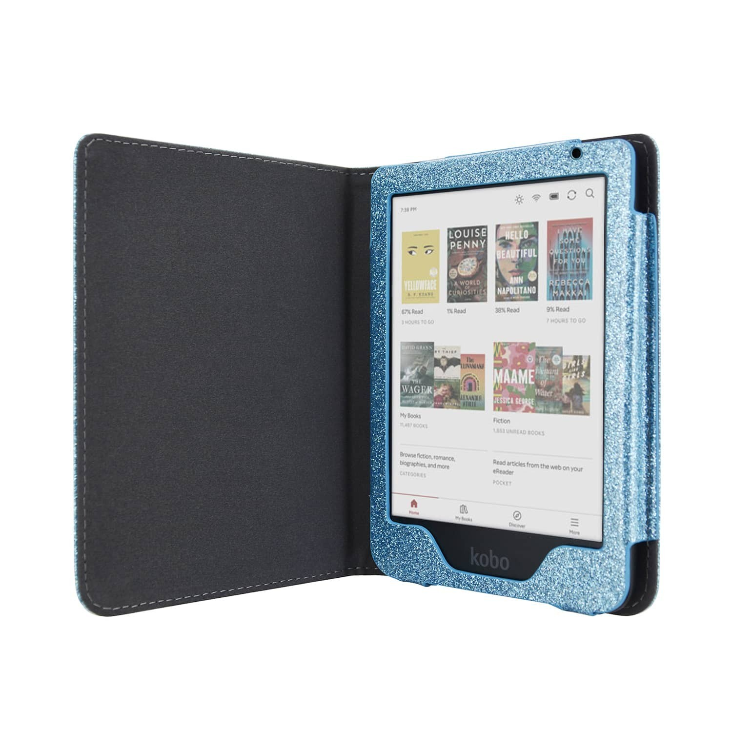 Een blauwe Kobo e-reader in een hoesje is open en toont een bibliotheek met boeken op het scherm. De hoes is zwart en grijs.
