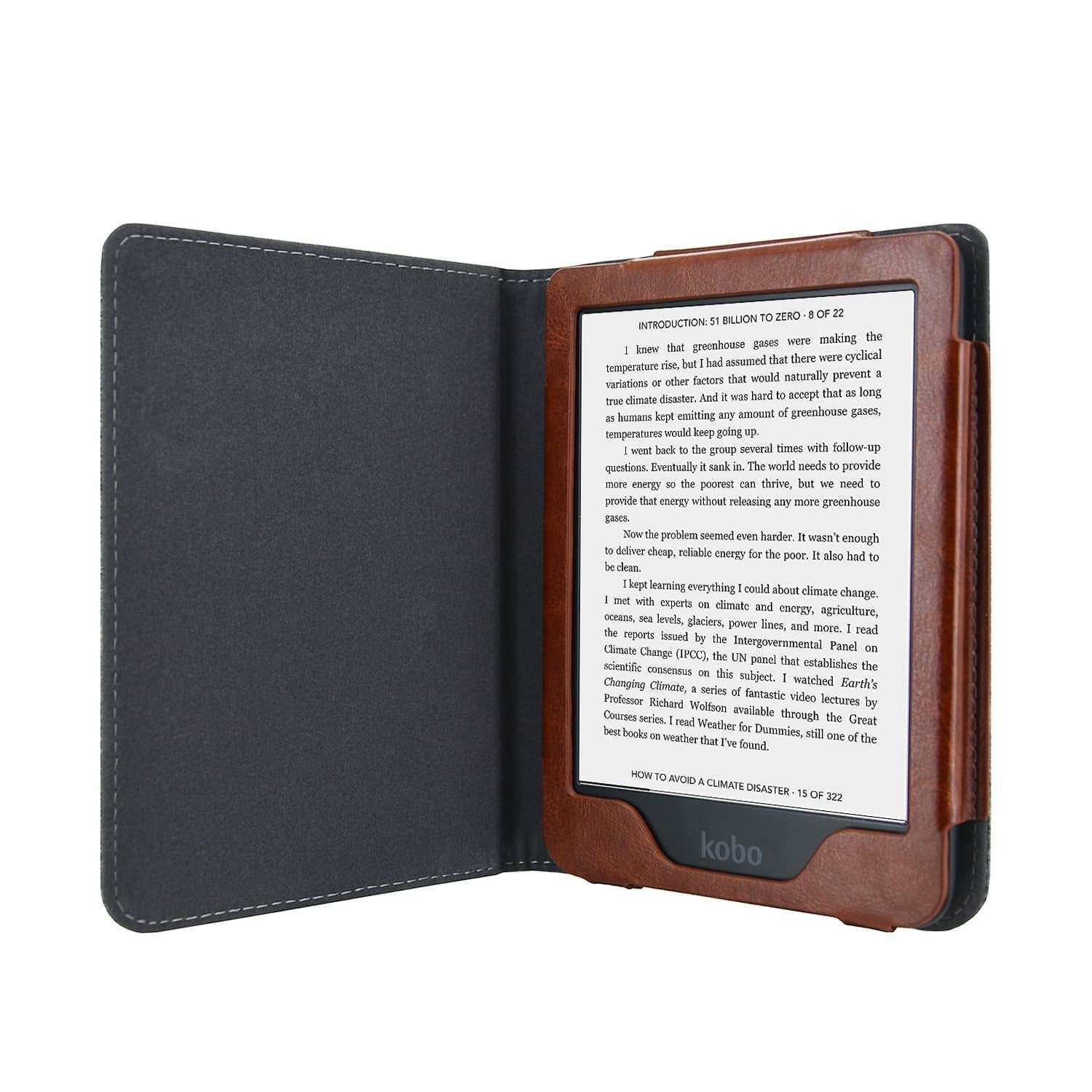 Een open Kobo e-reader geeft tekst weer. Het zit in een bruine leren hoes. De achtergrond is wit.