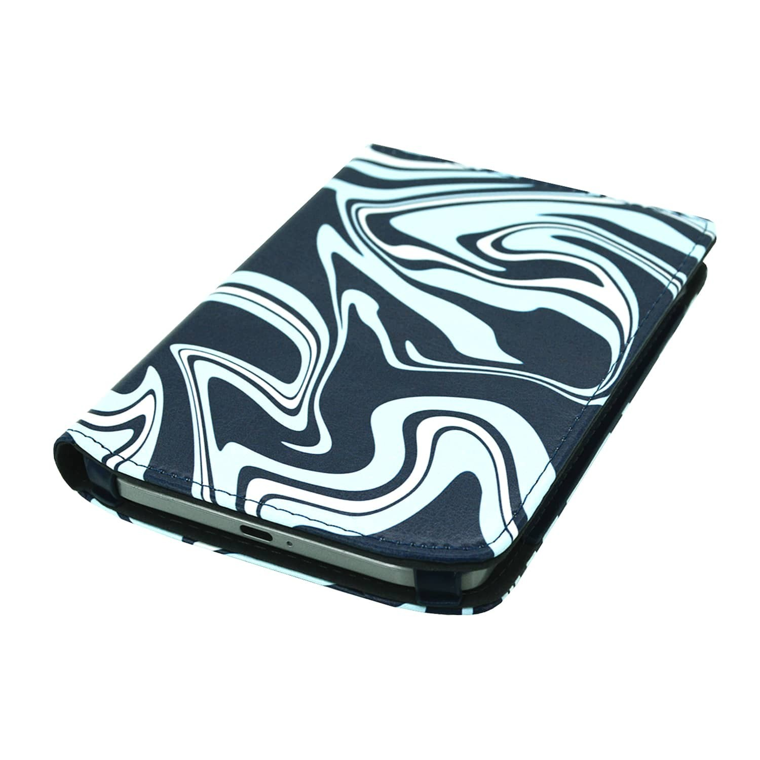 Een tablethoes met een marineblauw en wit wervelpatroon, liggend op een witte ondergrond.