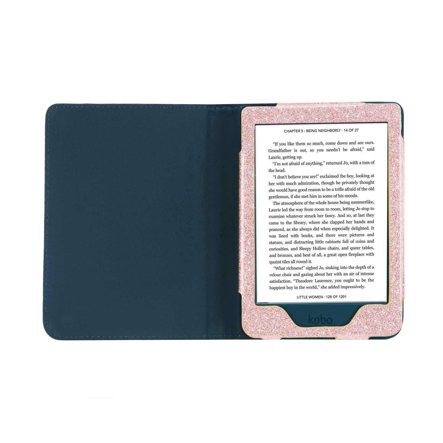 Een e-reader met tekst uit Little Women, geopend op een hoofdstuk. Het apparaat zit in een teal case.
