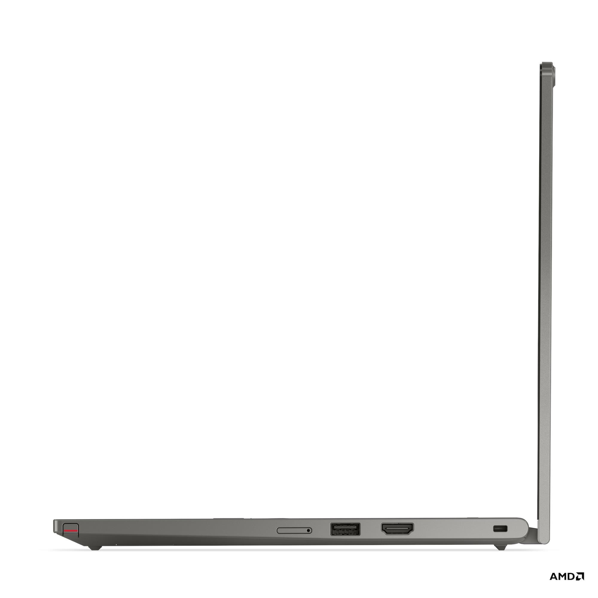 Vista laterale di un laptop grigio con porte e un accento rosso. Lo schermo è chiuso. Logo AMD in basso.