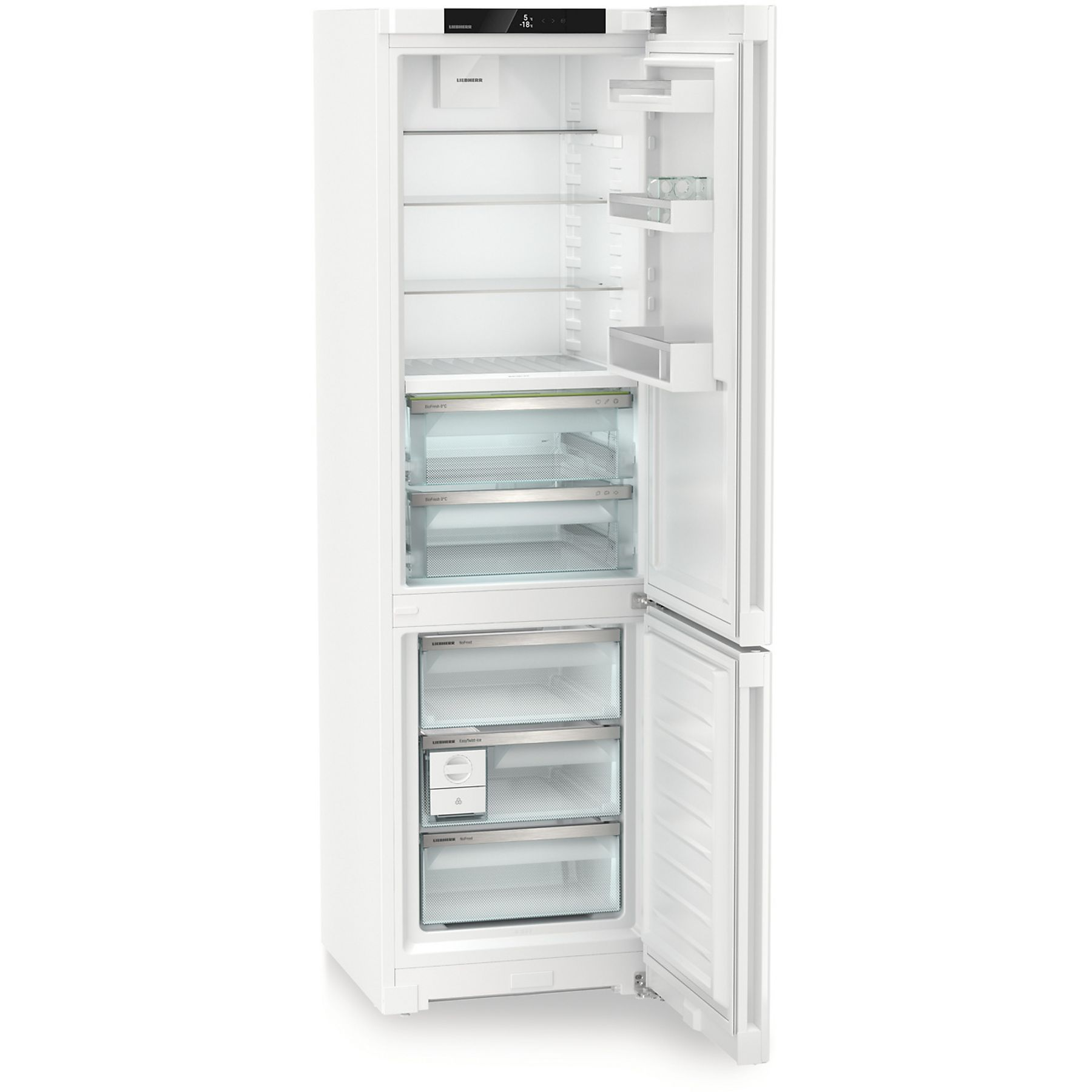 Un refrigerador blanco con la puerta abierta, que muestra estantes y cajones. La marca es Liebherr.