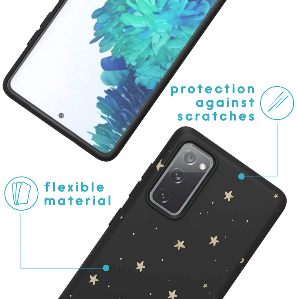 Custodia nera per telefono con stelle dorate, un telefono con sfondo floreale e testo su materiale flessibile e protezione dai graffi.
