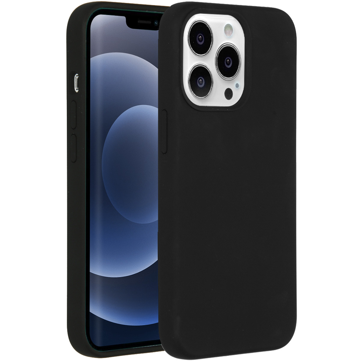 Un iPhone noir avec un étui noir. Le téléphone a un appareil photo à trois objectifs et un écran bleu foncé.