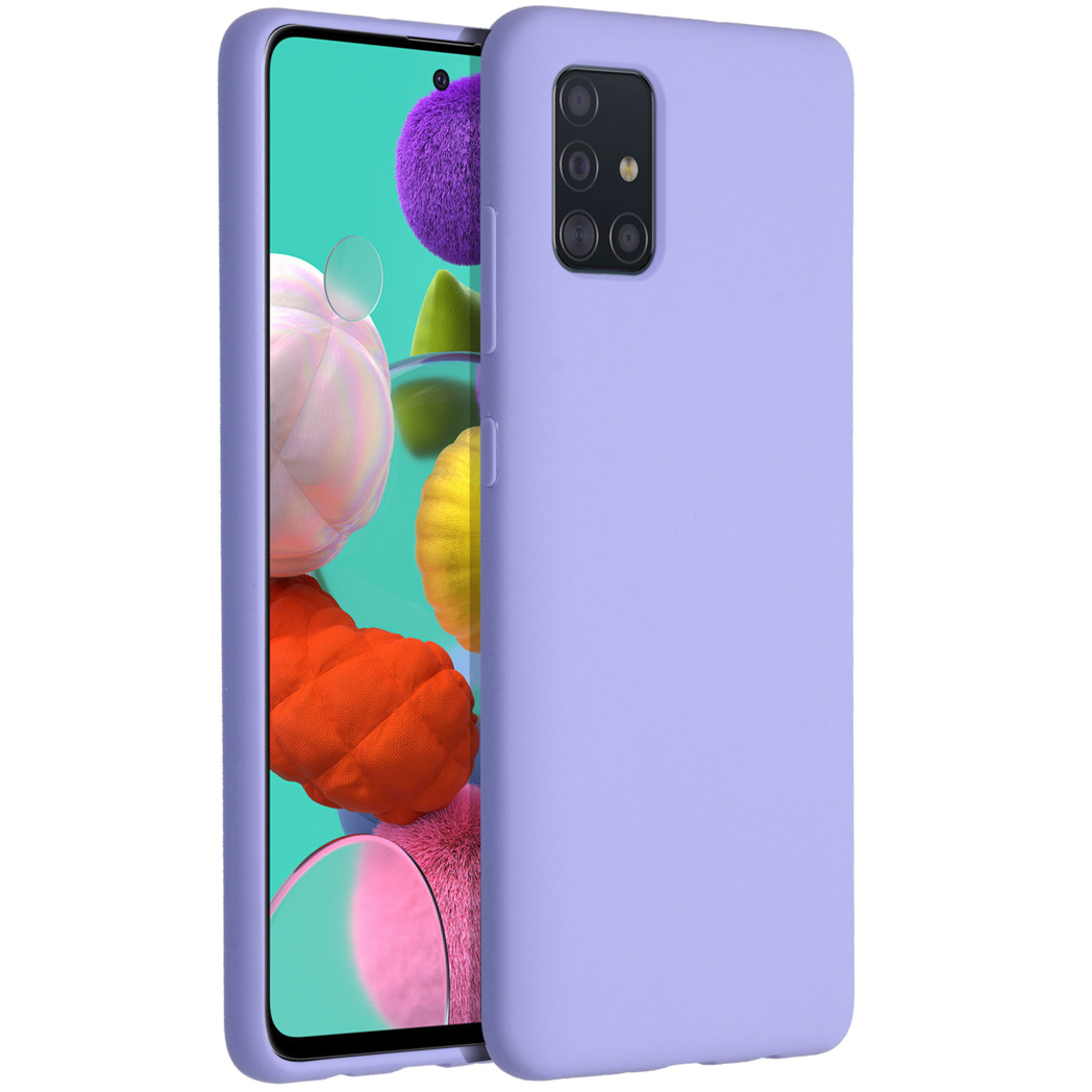 Una custodia per telefono lavanda accanto a un telefono con forme astratte colorate sullo schermo.
