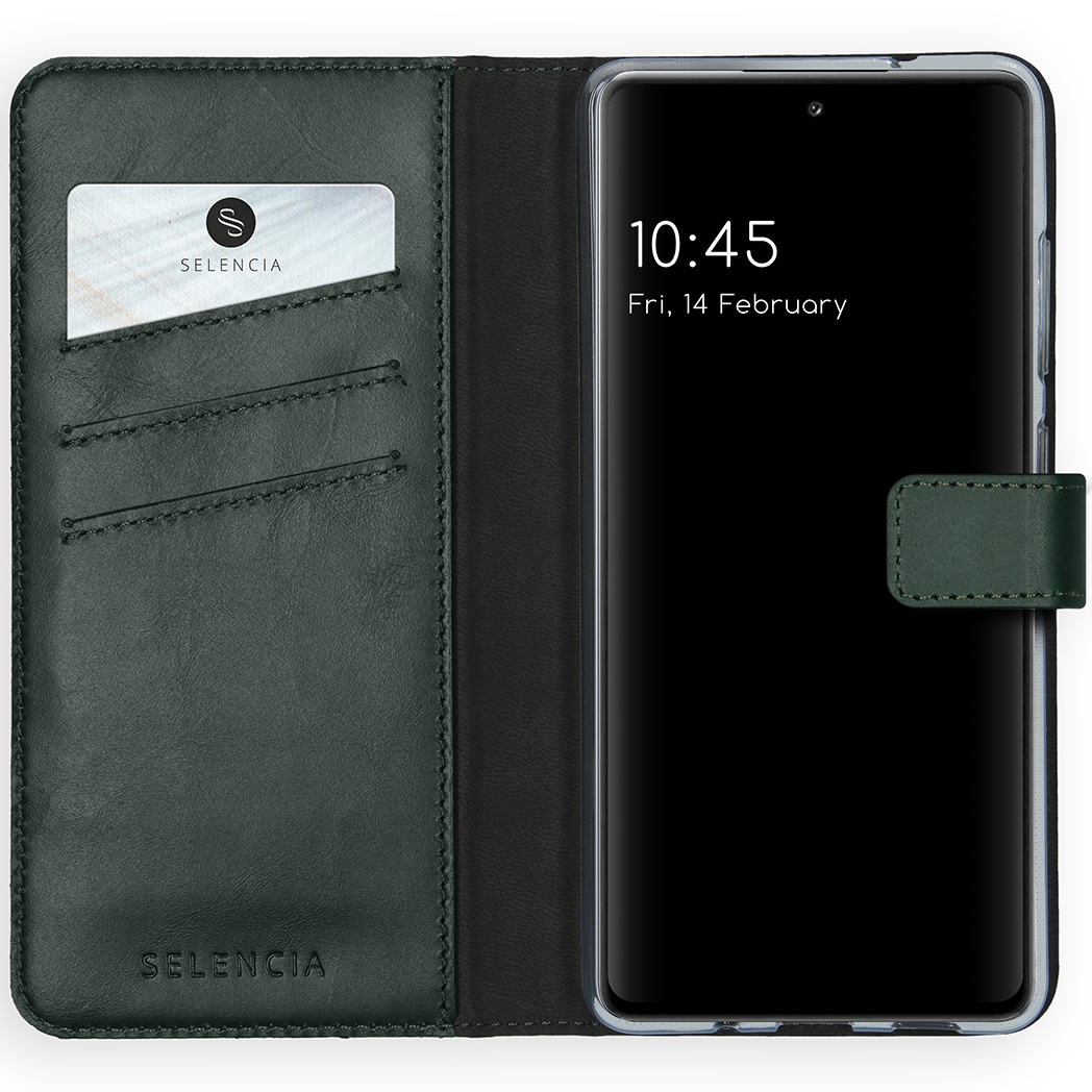 Étui de téléphone vert foncé ouvert avec un téléphone. Une carte est dans une poche. L'heure 10:45 et la date 14 février sont à l'écran.