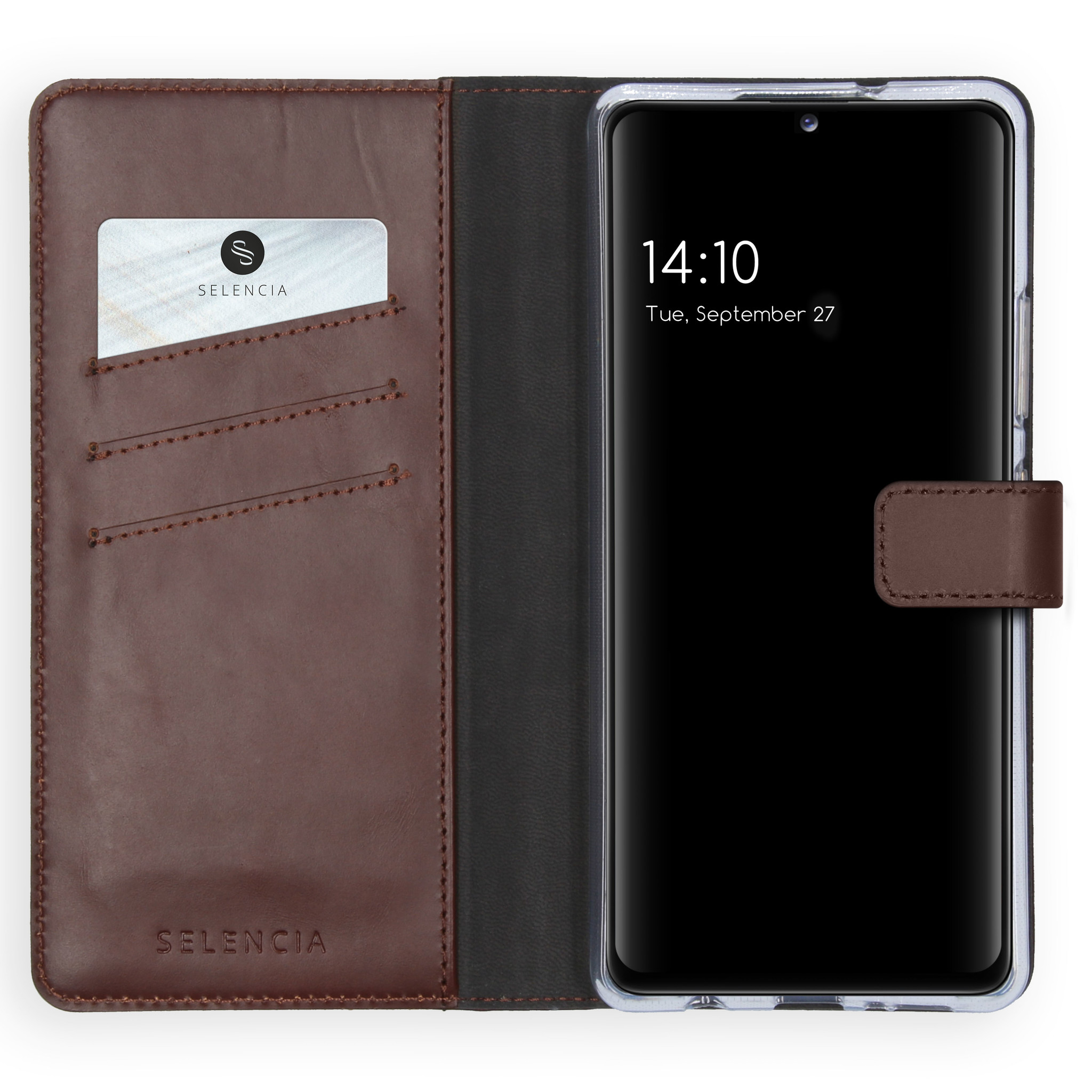 Étui de téléphone en cuir marron ouvert avec un téléphone à l'intérieur. L'écran affiche l'heure et la date. Une carte est dans la poche.