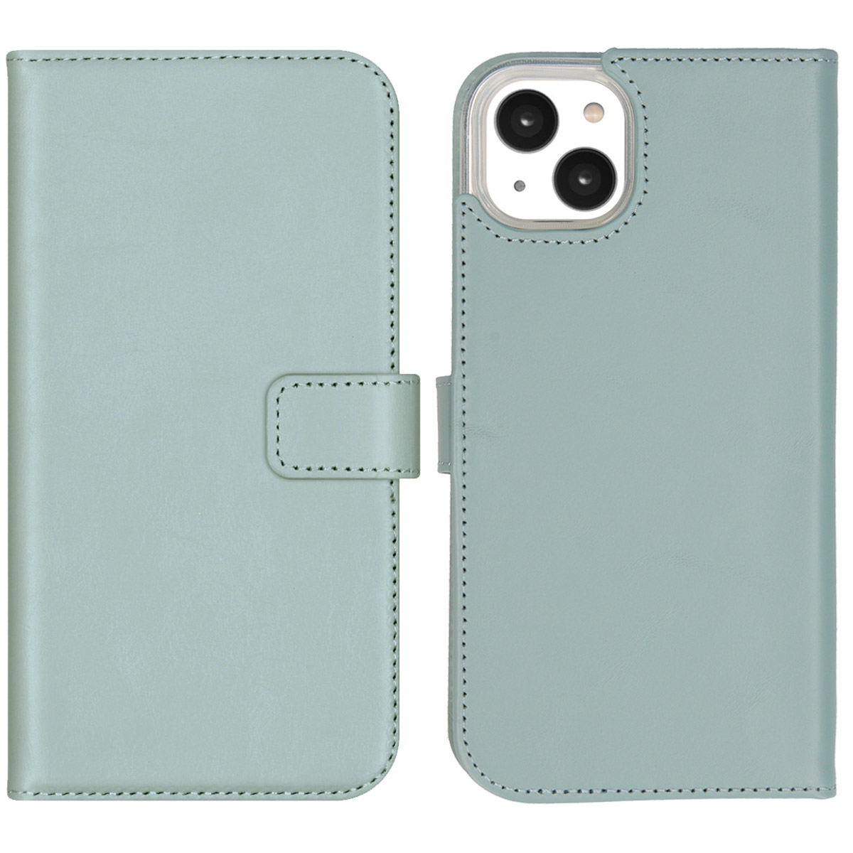 Een lichtblauwe leren telefoonhoes, open. De linkerkant heeft een flap met een magnetische sluiting. De rechterkant toont de telefooncamera.