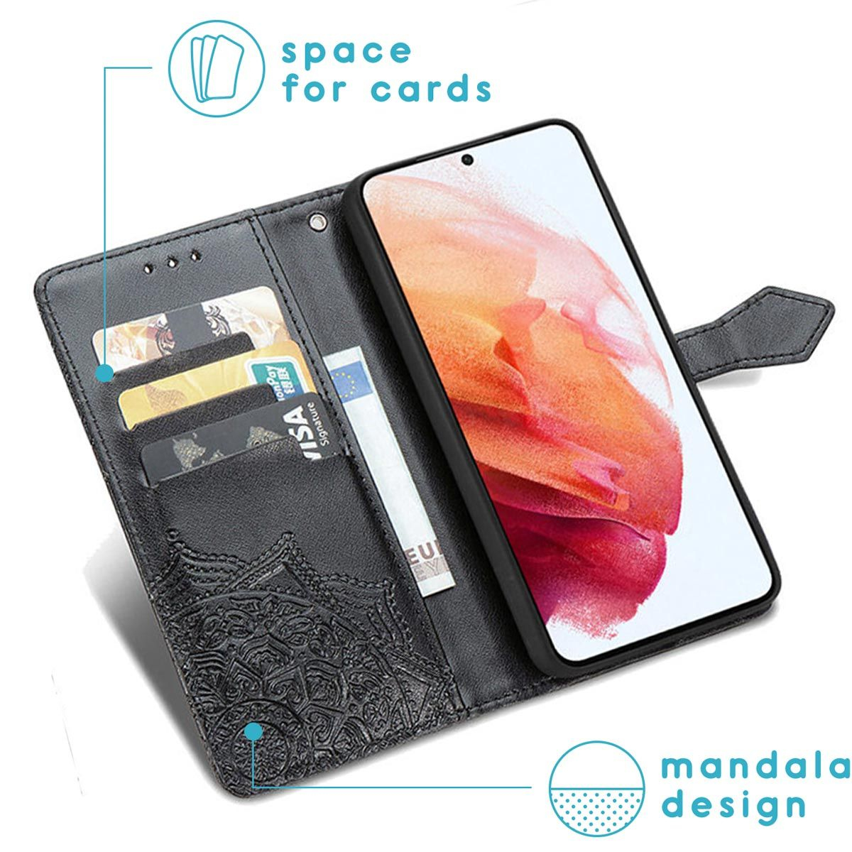 Zwarte telefoonhoes met een mandala-ontwerp, met een telefoon. Het heeft kaartsleuven met kaarten en een bankbiljet.