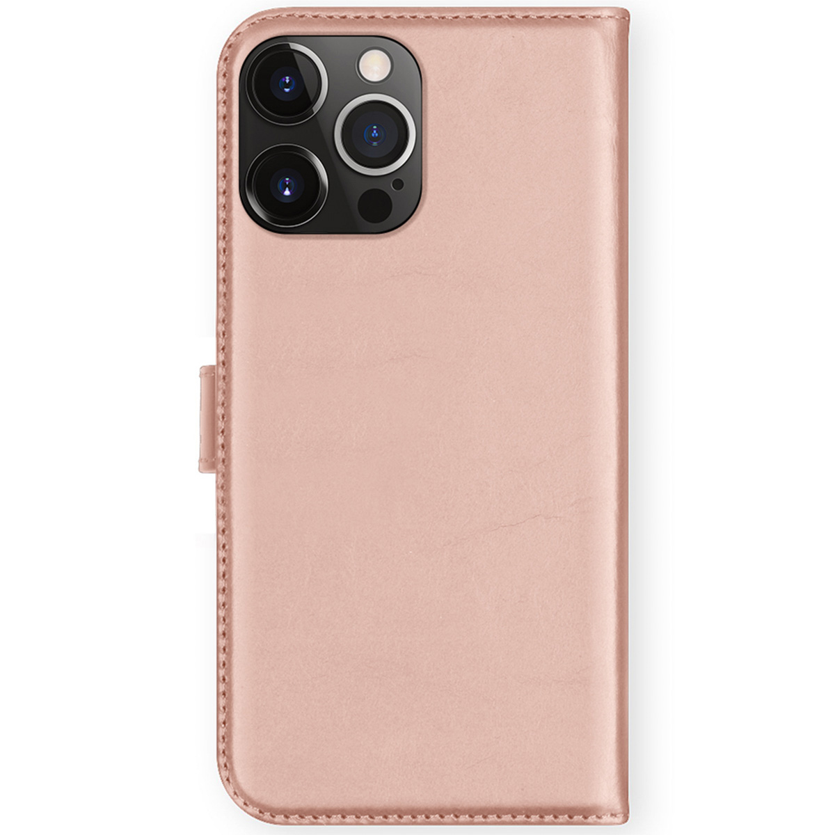 Een roze telefoonhoesje met een cameramodule. De hoes is gesloten, met een magneetsluiting. Witte achtergrond.