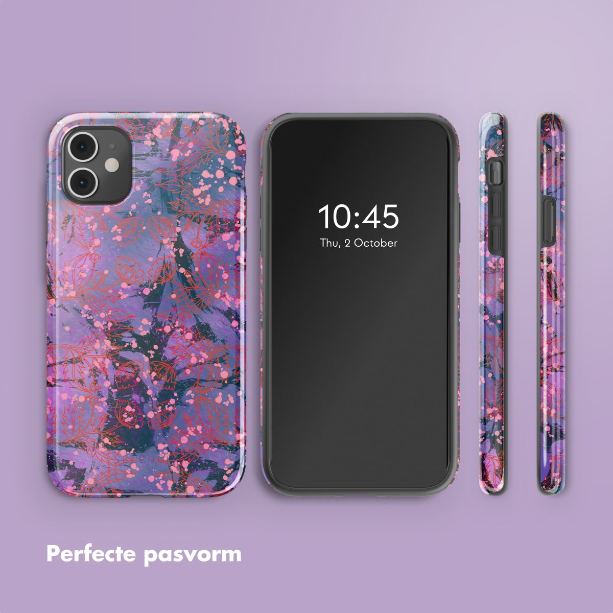 Un telefono e due custodie con un design floreale. Il telefono mostra l'ora. Lo sfondo è lavanda. Il testo dice 'Vestibilità perfetta'.