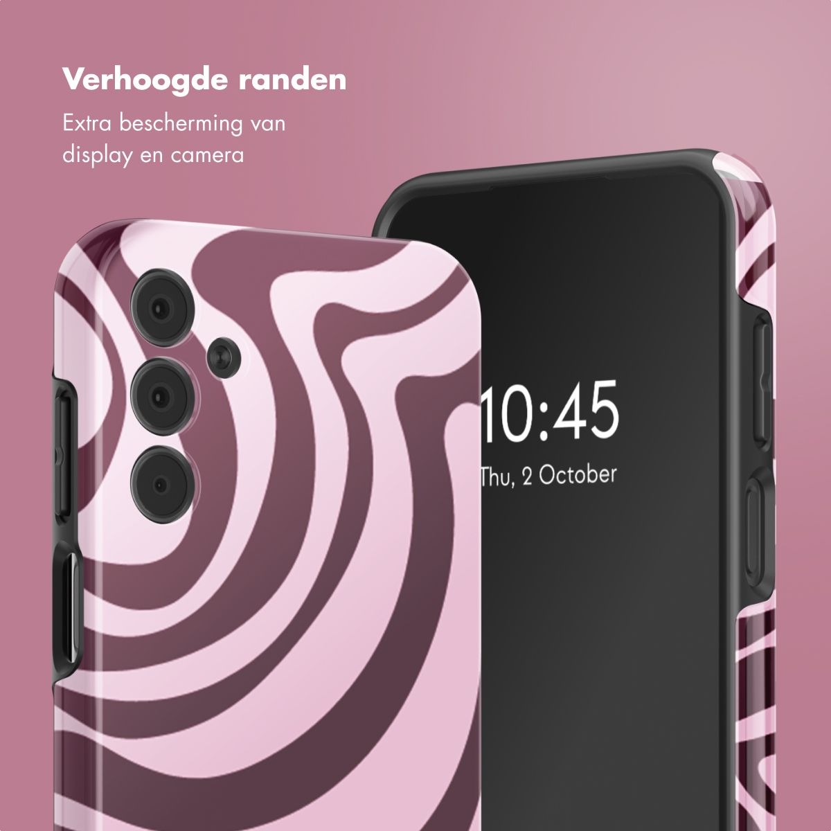 Twee telefoons met hoesjes. Eén heeft een roze wervelontwerp. De andere toont 10:45 op 2 oktober. Beide telefoons op een roze gradiënt achtergrond.