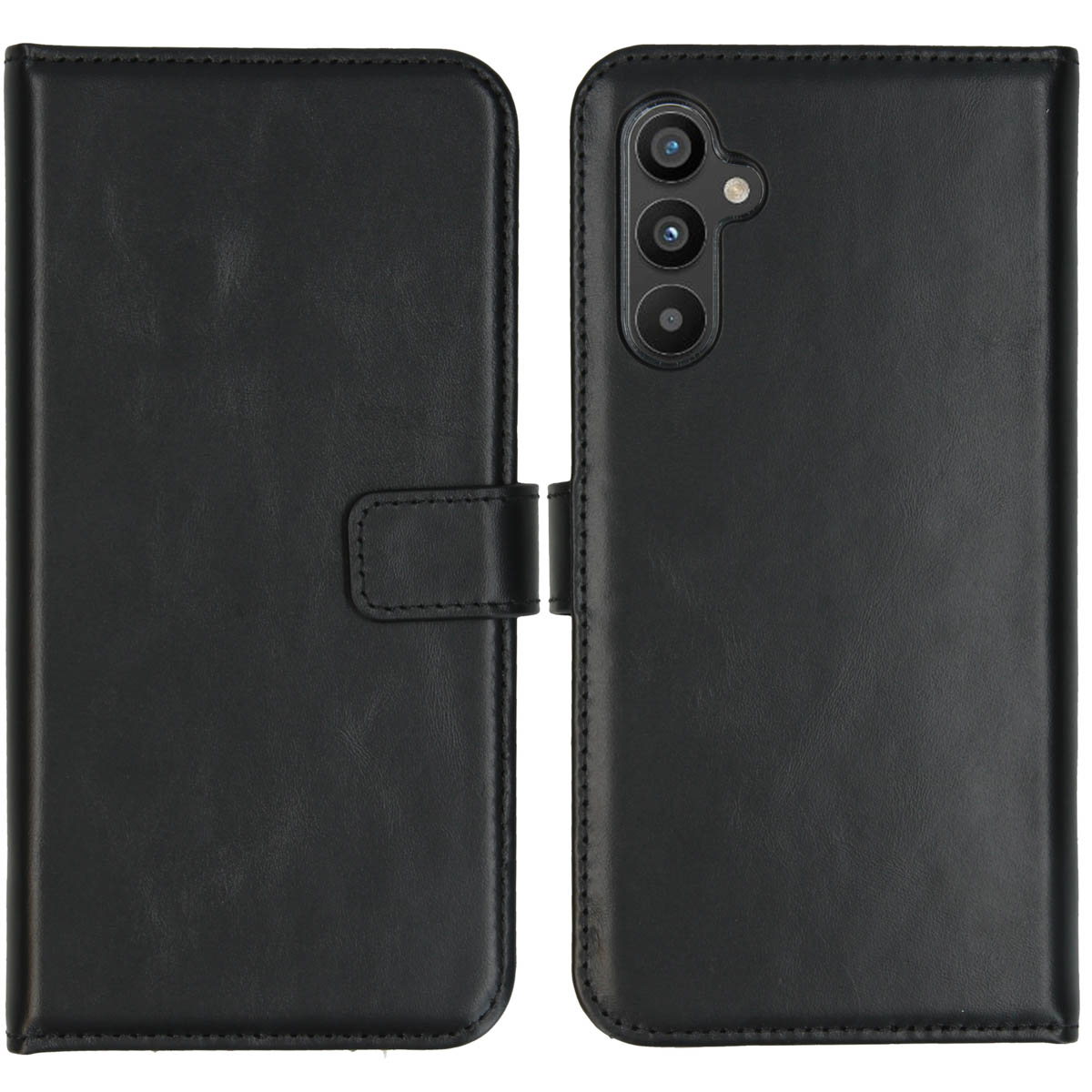 Un étui de téléphone noir, ouvert pour montrer le téléphone. L'étui a une fermeture magnétique et des lentilles à triple caméra sont visibles.