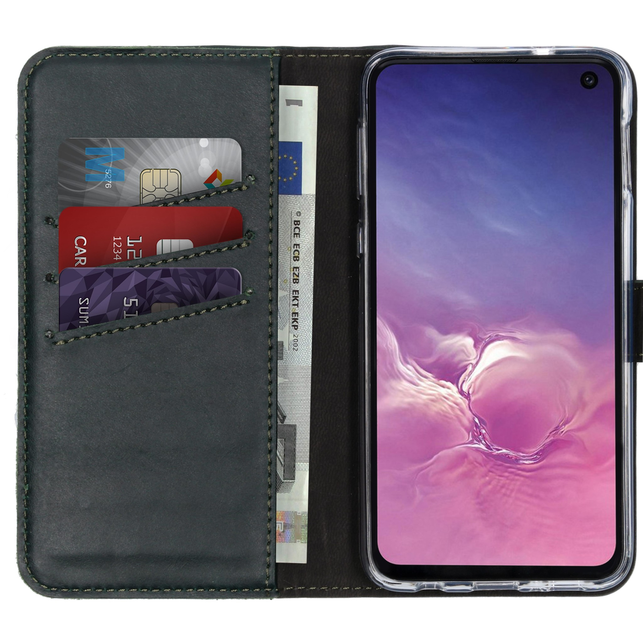 Een telefoon in een leren portemonnee, met creditcards en een bankbiljet. De telefoon heeft een scherm met een paarse achtergrond.