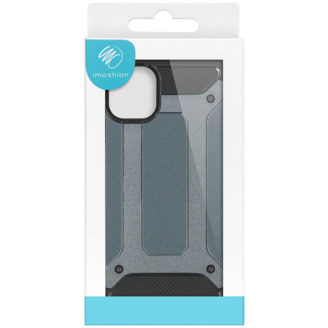 Telefoonhoesje in verpakking. Grijze en zwarte hoes met logo. Witte doos met blauw accent aan de onderkant.
