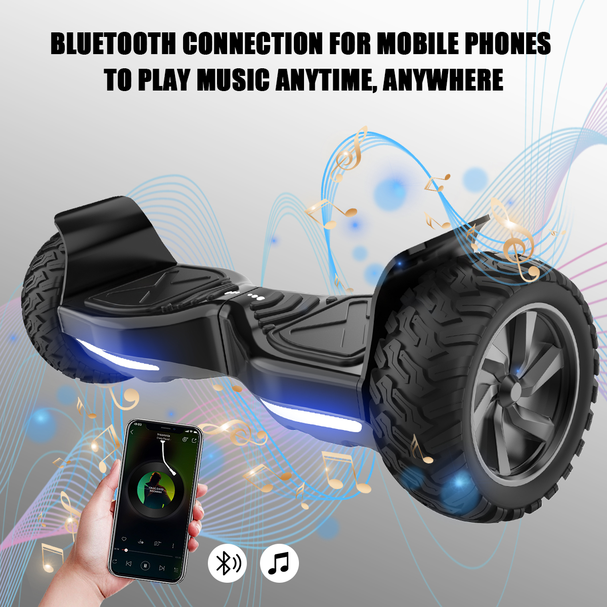 Een zwart hoverboard met een telefoon die muziek afspeelt. Muzieknoten en blauwe lijnen op een grijze achtergrond, met tekst over Bluetooth-muziek.