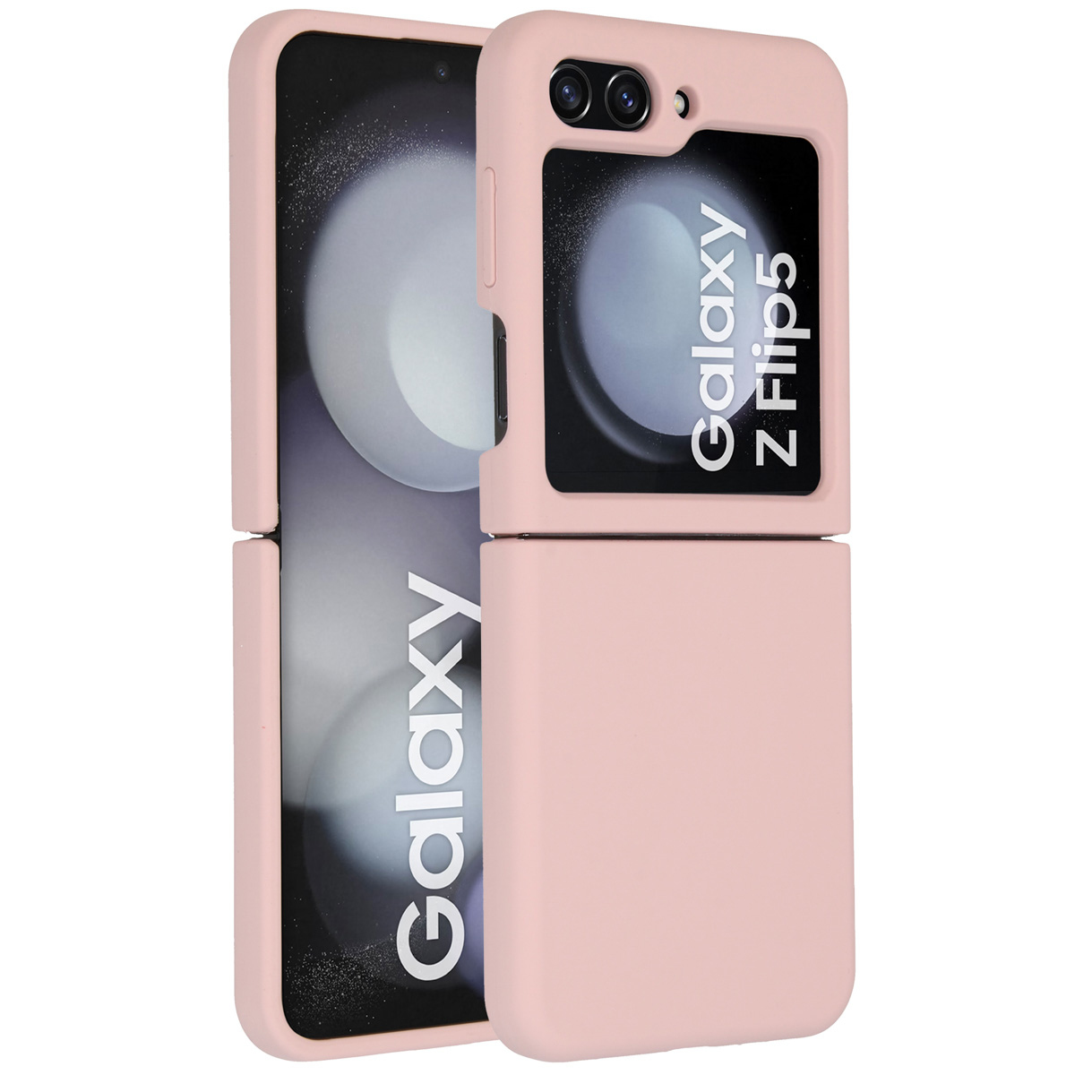 Un telefono Samsung Galaxy Z Flip5 rosa in una custodia abbinata, parzialmente aperto, che mostra lo schermo e le fotocamere. Il telefono è su una superficie bianca.