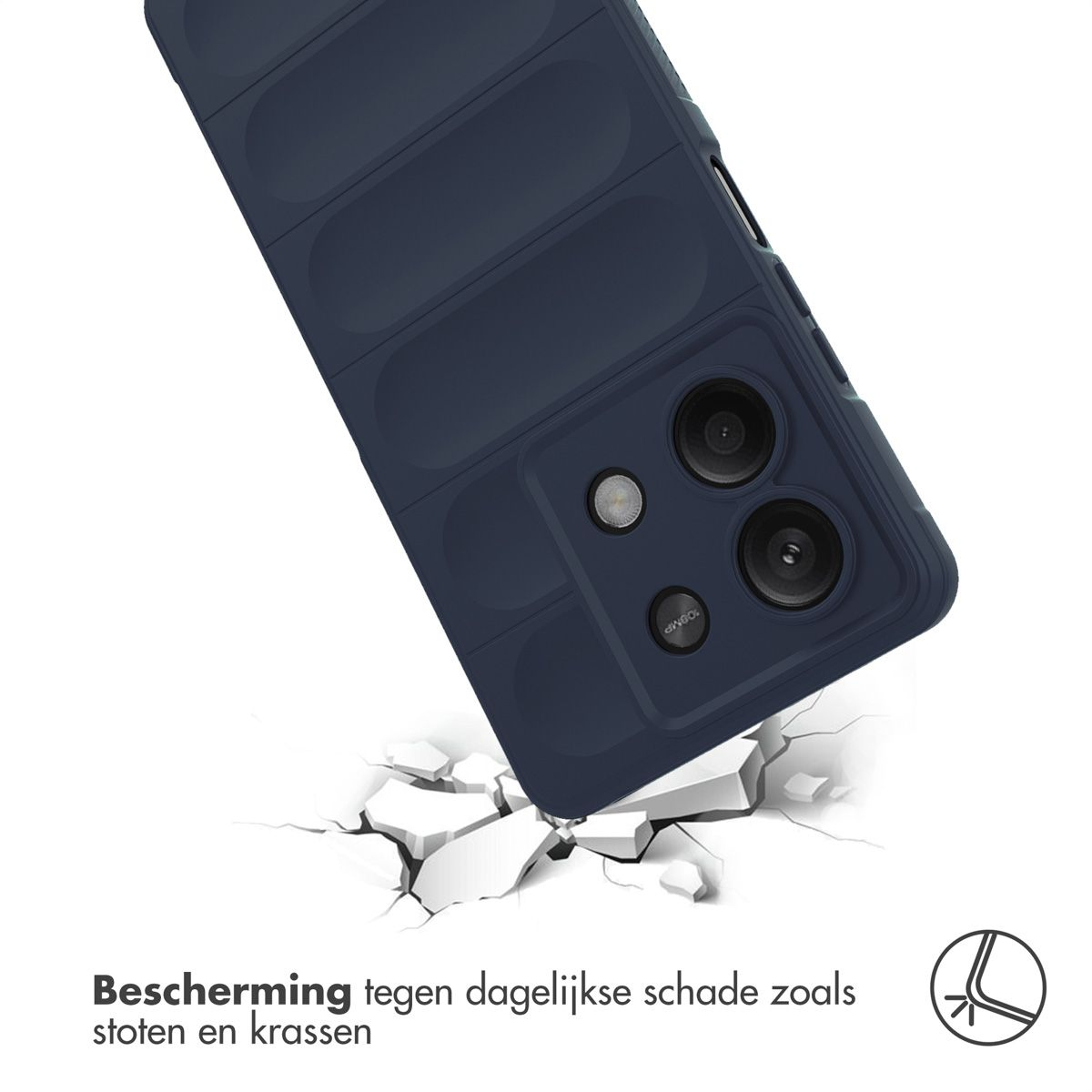 Een marineblauwe telefoonhoes met cameralenzen, die op een gebarsten wit oppervlak valt. Tekst: bescherming tegen dagelijkse schade.