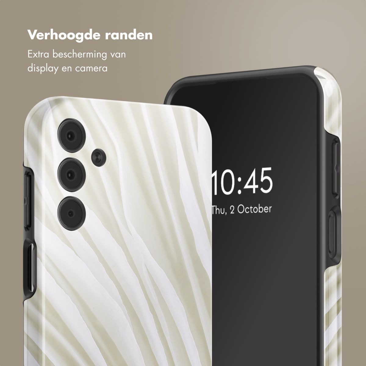 Twee telefoons in hoesjes worden weergegeven. Eén toont de tijd, de andere heeft een wit ontwerp. Tekst luidt 'Verhoogde randen'.