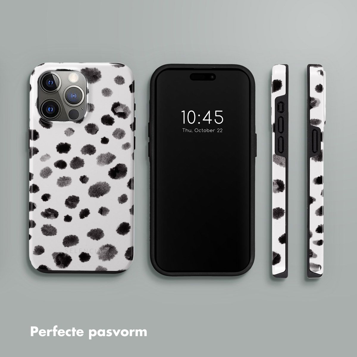 Un téléphone et trois coques. Le téléphone affiche 10h45. Les coques ont un fond blanc avec des taches noires.
