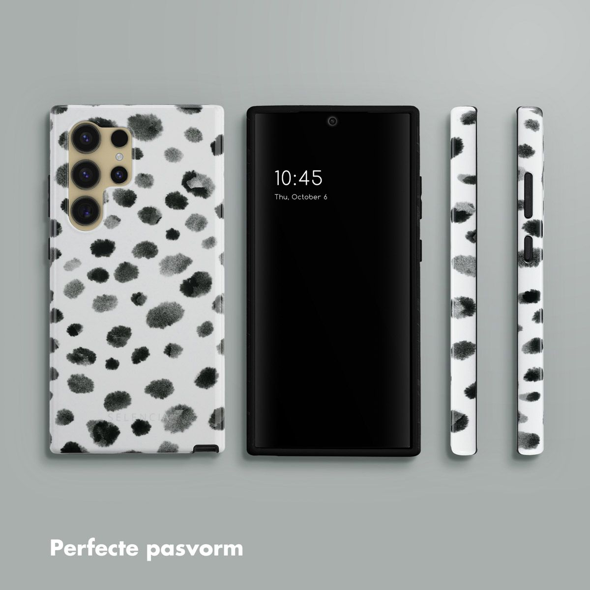 Een telefoon en beschermhoezen worden getoond. De hoezen hebben een witte achtergrond met zwarte stippen. Het telefoonscherm toont de tijd.