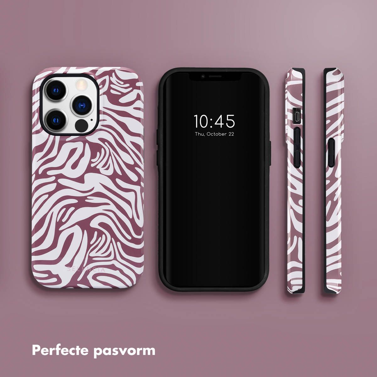 Drie telefoons en hoesjes met zebraprint. Eén telefoon staat aan en toont de tijd. De hoesjes zijn paars en wit.
