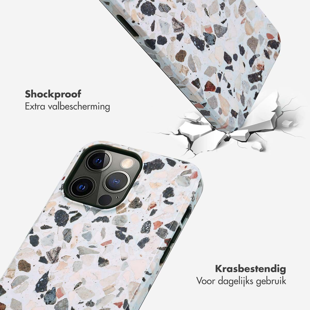 Twee telefoonhoesjes met terrazzo-ontwerp, één valt, één op de grond. De vallende raakt de grond en veroorzaakt scheuren.