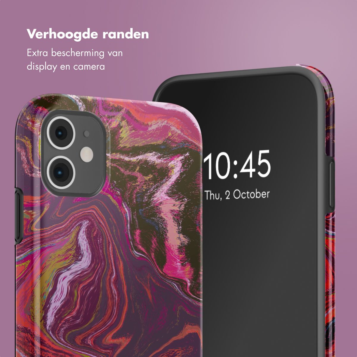 Een telefoon met een kleurrijke hoes. Het scherm toont 10:45. De hoes heeft een marmerontwerp met tinten roze, paars en geel.