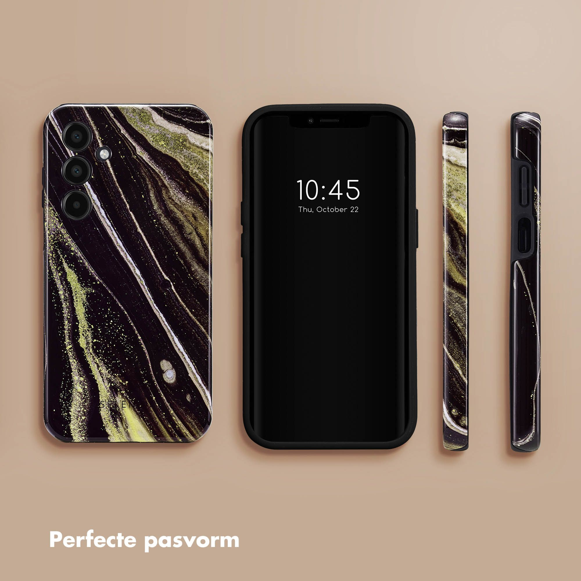 Trois téléphones et coques avec un motif marbré. Un téléphone affiche l'heure. Le fond est beige.