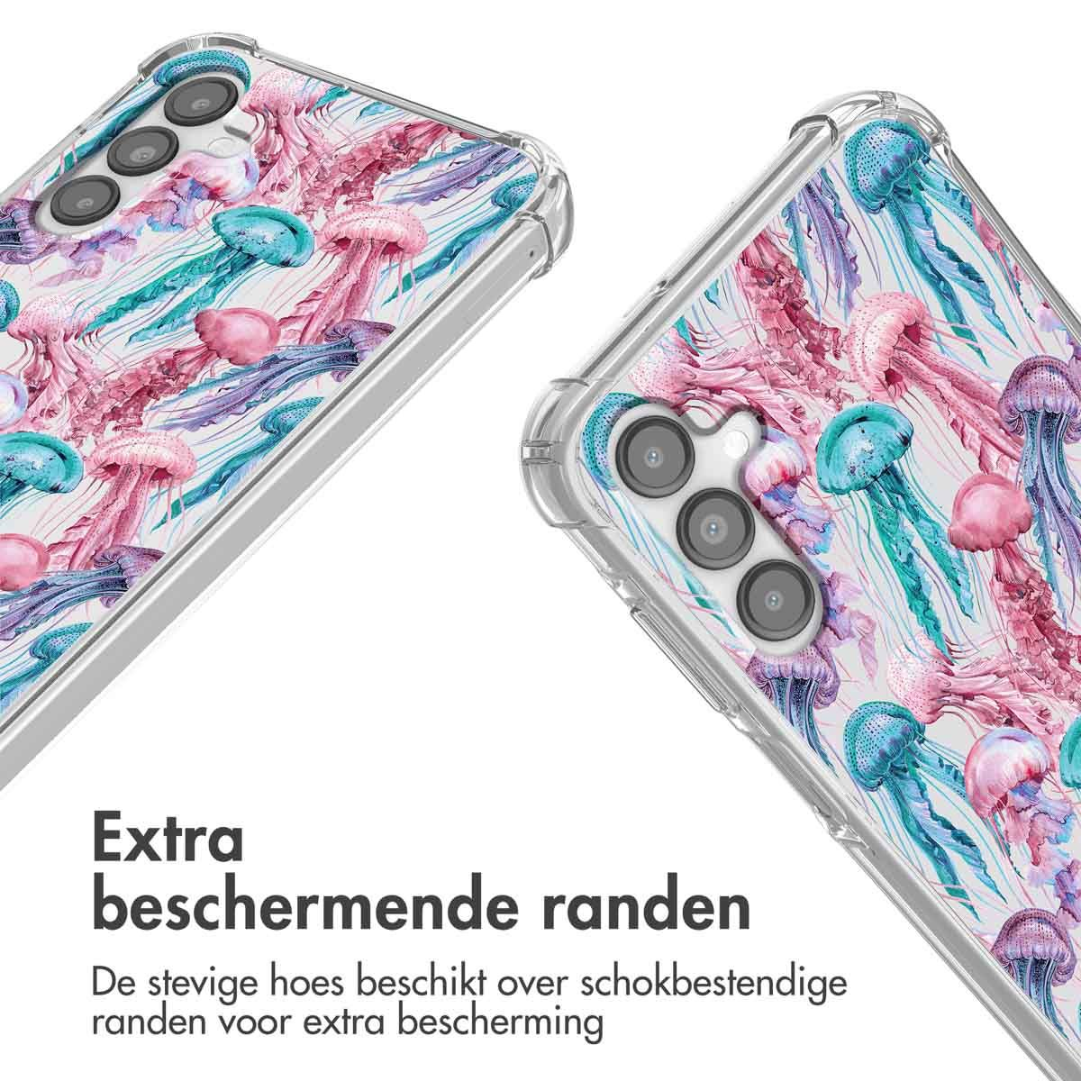 Twee telefoonhoesjes met een kwallenontwerp. Roze, blauwe en paarse kwallenpatroon op een doorzichtige hoes. De tekst vermeldt extra bescherming.