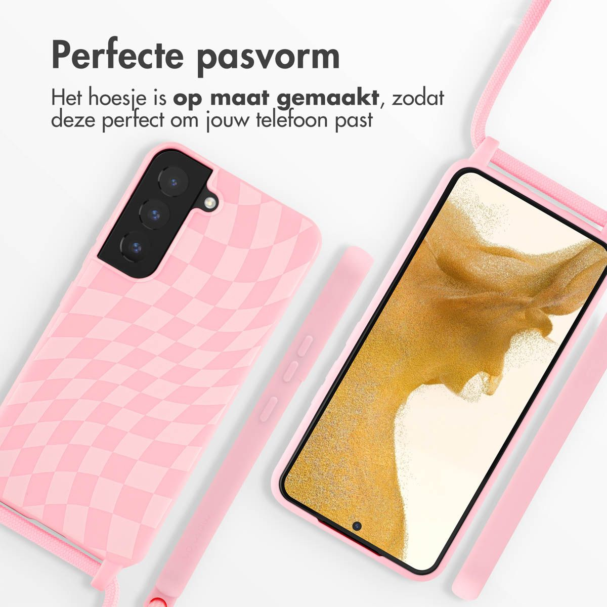 Roze telefoonhoesje en telefoon. De telefoon heeft een goudkleurig scherm. De hoes heeft een ruitpatroon. Er is een roze bandje.